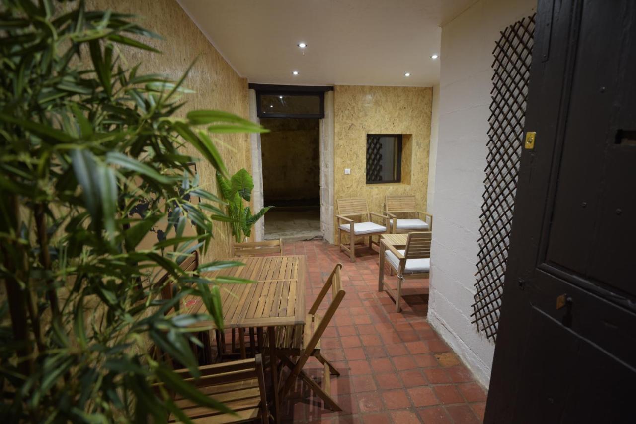 Cosy Appartement Hyper Centre Ville Avec Cour + Patio Auxerre Bagian luar foto